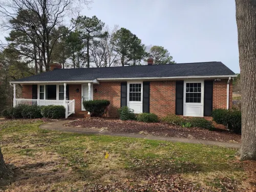 Comfy Mechanicsville rancher with entertainment for all age groups!