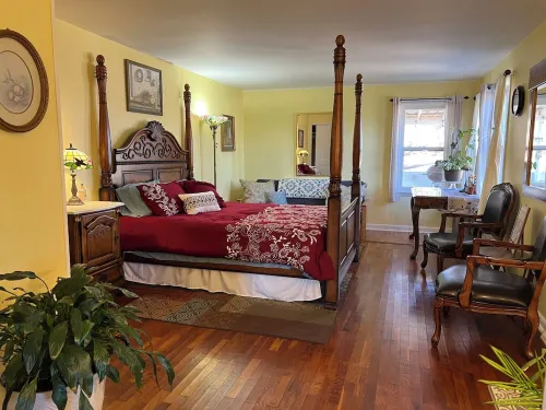Viola’s Cottage -River Access- Peaceful, Scenic and Newly Renovated!