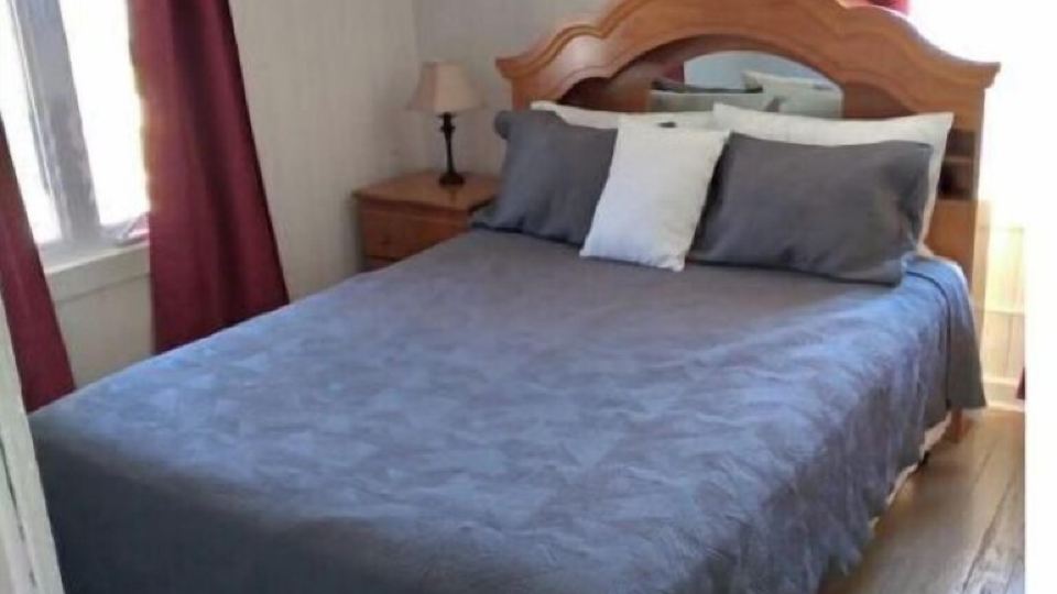Cheerful 5 Bedroom Cottage Mins from Casino