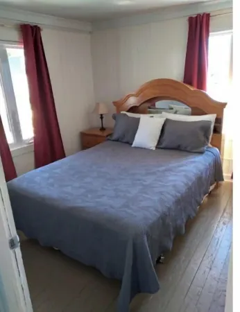 Cheerful 5 Bedroom Cottage Mins from Casino Отели в г. Шарлевуа-Эст