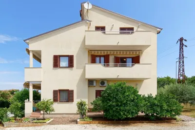 Apartments Belvedere-Three Bedroom Apartment with Balcony Hotels in 