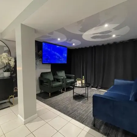 The Circle Suite Near JFK Airport Отели рядом с достопримечательностью «Железнодорожная станция JFK Air Train»