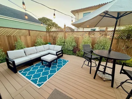 Peaceful, Updated Cottage. Walk to Town & Beach.