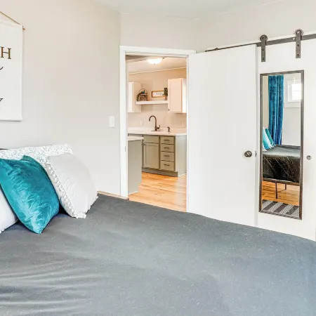 Pet-Friendly Watertown Home ~ 1 Mi to Downtown! Hotele w: Codington County