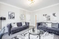 Lovely & Charming 2Br City Centre Near High St by Luxiety Stays