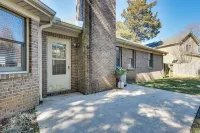 Lovely Decatur Home w/ Yard ~ 6 Mi to Town! - parking