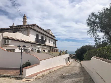 Sunny ground floor apartment close to La Fustera beach.