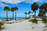 Cozy & Modern Coastal Retreat- Steps from the Sponge Docks!