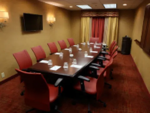 ハンプトン イン & スイーツ シャーロッツビル アット ザ ユニバーシティ シャーロッツヴィルのホテル