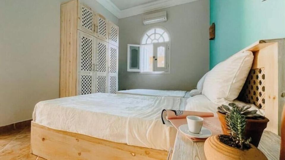 Eel Garden Villas - street apartment by the beach