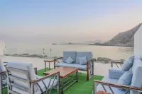 Al Dana Vitamin Sea Villa Spacious 5-bedroom villa in Fujairah with Private pool