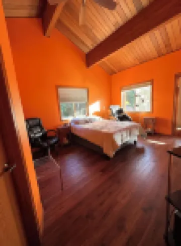 House in the Mountains w/ hot tub, sauna, pool table and more !! Hotels in Skamania County