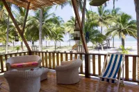 Paradise Beachfront House, 5-bedroom, hut and beach beds in Isla Portete Hotels in Mompiche