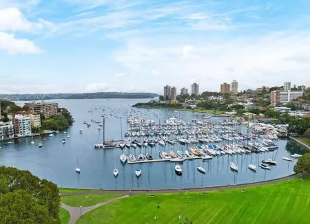 Spacious 3BR by CBD–Walk to Harbour, Parks & Cafés Отели в г. Rushcutters Bay