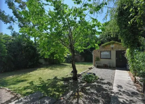 Central Ripon quiet pad. Private off-street parking. Fully equipped snug annex. Hotels in Ripon