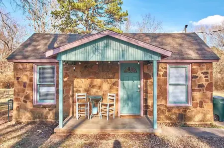 Comfortable Crowdpleasing Cottage