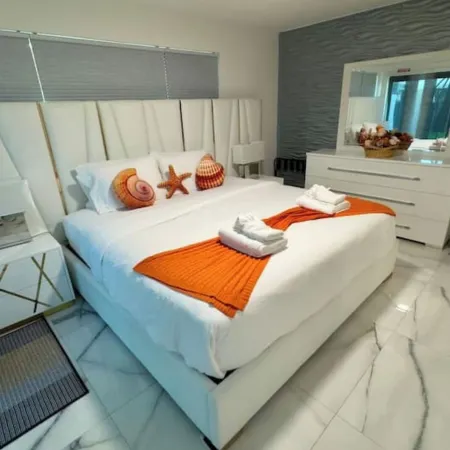 Amazing Home w/ Heated Pool 8 mins to the Beach!