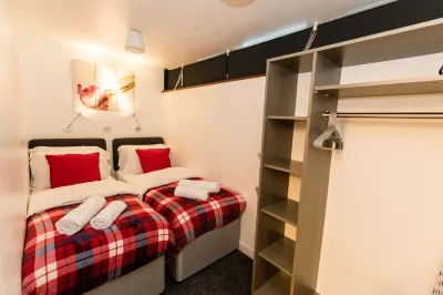 1 Bedroom Newton Apartment. Free Parking. Garden. Wigan Hotel in zona Stockley Park