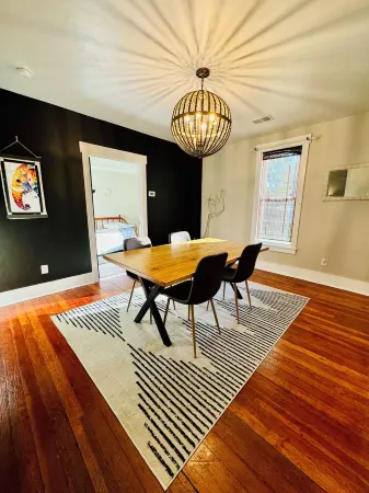 3-bedroom house in charming De Pere Отели в г. Де Пер