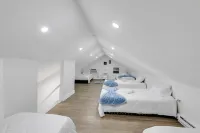 Capacity for 20 people near the airport