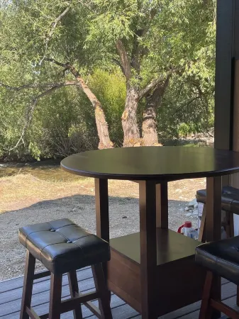 Fly Fishing Creekfront, Old Works Jack Nicklaus Golf Course Cottage in Anaconda! Отели в г. Анаконда