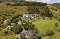 Beautiful cosy 2 bed cottage with woodburner & hot tub overlooking small lake