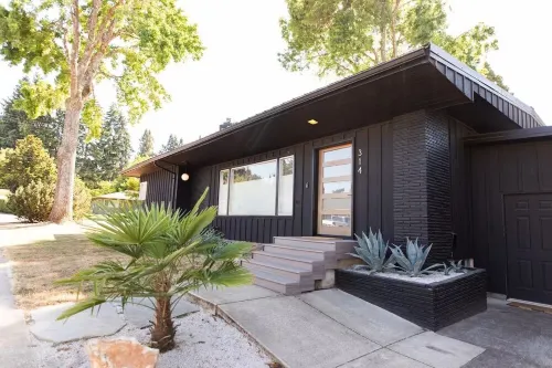 Charming PNW Modern Oasis – Great Location, Spacious 3-Bedroom Comfort Các khách sạn ở Monmouth