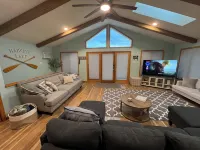 Lakeside Retreat at the Boat launch!! 하비스 레이크 호텔