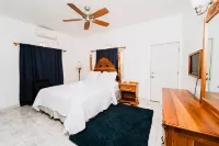 Villa Near Falmouth Jamaica799/Night up to 15 Guest. โรงแรมใน