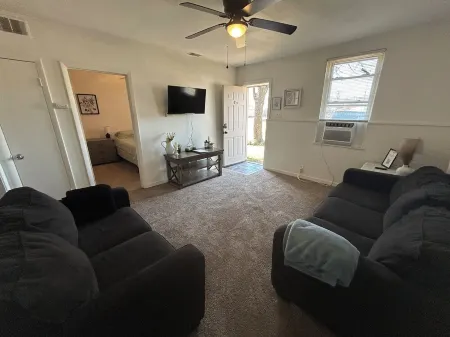 1 bed duplex near downtown Belleville next to heart garden and long story coffee