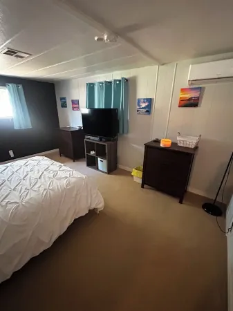 Cozy 2-bedroom home in amazing Clearlake with AC, WiFi, Boat Parking