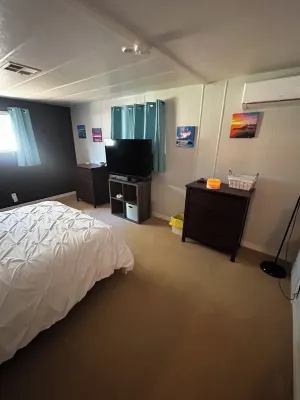 Cozy 2-bedroom home in amazing Clearlake with AC, WiFi, Boat Parking Hotel a Clearlake
