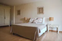 Le Mas des Chevaux, Authentic Provencal Mas with swimming pool for 12 people