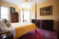 The Butchart Estate: heritage mansion by Georgian Bay