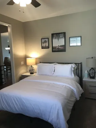 Cheerful 4 bedroom with garage parking Отели рядом с достопримечательностью «Парк Спирит»