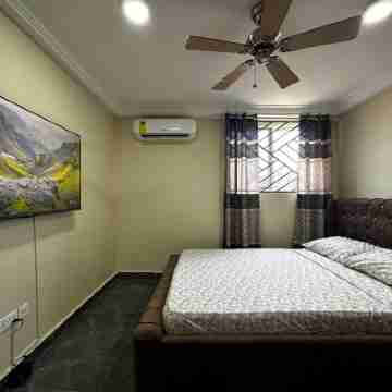 Modern 2-Bedroom Apartment Near Beach - Rose Villa Accra Suite F2 Rooms