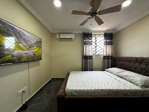 Modern 2-Bedroom Apartment Near Beach - Rose Villa Accra Suite F2 Hotels in Gbawe