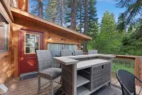 Cozy 4-bedroom cabin with WiFi, AC in charming Garden Valley