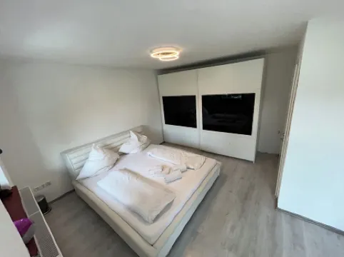 Cozy terraced house for up to 8 people1 minute from the trade fair