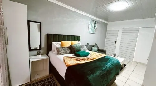 Contemporary Gem: Studio with Serene Pool View