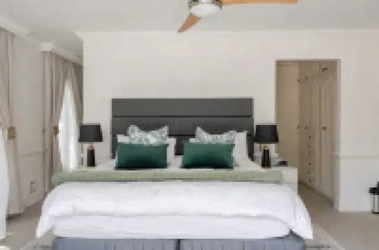 Spacious 5-bedroom house in amazing Sandton with AC