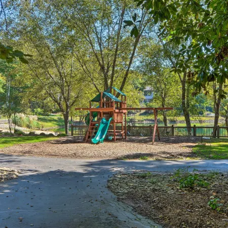 Keowee Keys Condo w/ Resort Amenities Access!