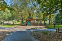 Resort-Style Condo w/ Balcony on Lake Keowee - appartements de vacances