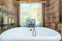 Roan Mountain Charming Cabin Hot Tub Close to Hiking Dogs Welcome