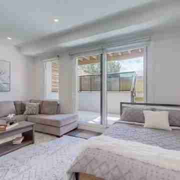 Spacious studio 15min to city center & Airport (FREE PARKING) Rooms