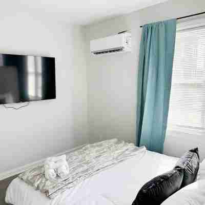 Riverside A2 - QUEEN 2BD/1BA Apt near River Rooms