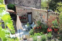 Loft with flowered courtyard in Val d'Orcia Radicofani Hotels in Radicofani