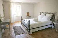 Old farmhouse with majestic view of the vineyards Hotels in Carpentras