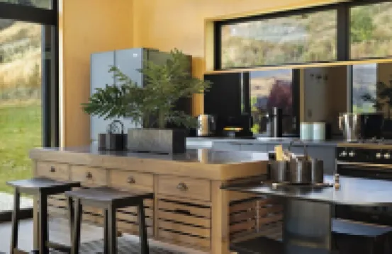 Cozy Cabin called The Lake Hayes Hut, situated in Queenstown Hotels in Lake Hayes