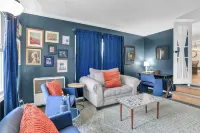 The Charming Home: 3-bedroom house, blocks to downtown Champaign, with WiFi, AC